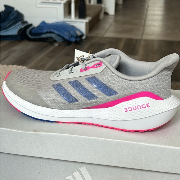 NIB Adidas shoes 6Y/7.5 W - Picture 2 of 5